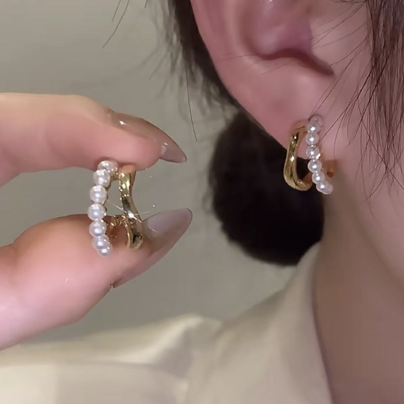 Pearl Curve U-Shape Studs